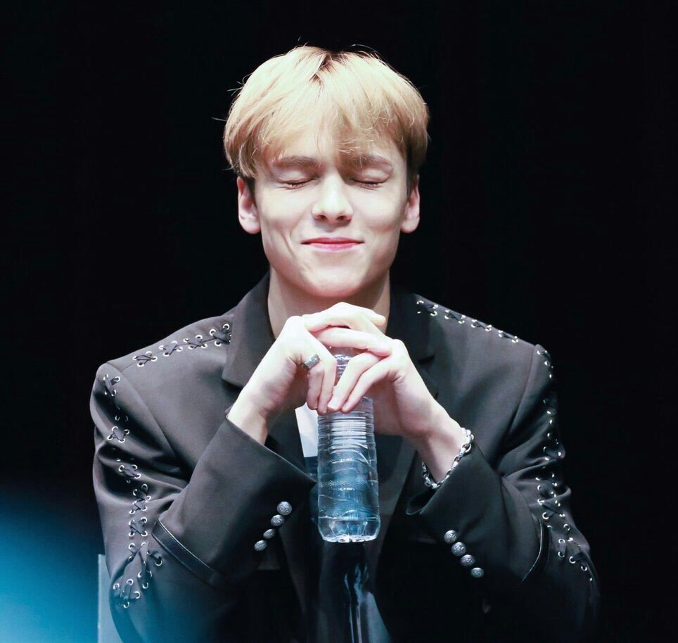 cxvernon's tweet photo. 🎶 ╱

I always thought I would sink, so I never swam, I never went boatin', don't get how they are floatin' and sometimes I get so scared of what I can't understand. https://t.co/wRmeTET6mp