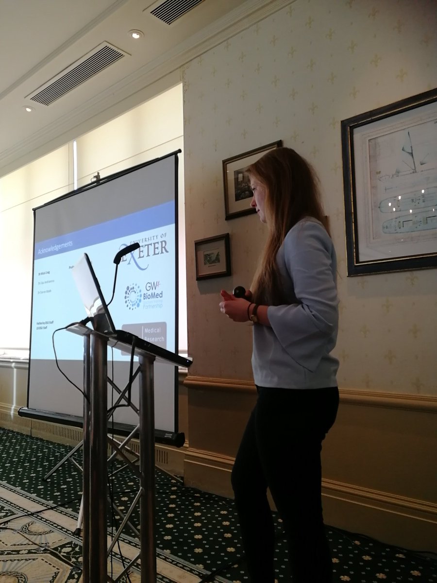 AnaMiguelCruz's tweet photo. @esbrady93 teaching us all about brain oscillations in Alzheimer's disease. That's an award winning presentation in my opinion! #ExeterARE @ExeterMed https://t.co/Ogl7D3v1At
