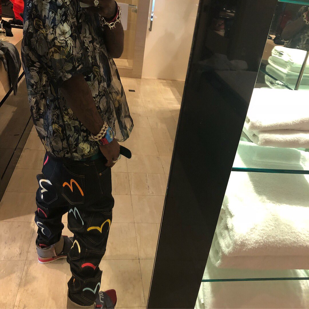 LILUZIVERT's tweet photo. 쉬운 🦇 https://t.co/vjmJYZFx1C