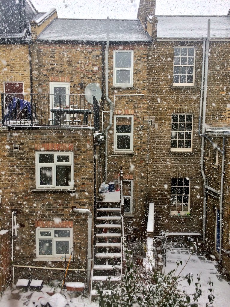 thegoodfolk's tweet photo. View from the office window. Proper snow! #londonsnow https://t.co/c4xvQXSJ0w