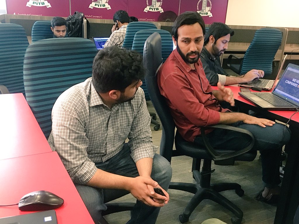 TechHubConnect's tweet photo. Our #freelancers having a candid conversation with the attendees of our Open Day, telling them all about the facilities being provided to them by #TechHubConnect https://t.co/qLMIrLx2RP
