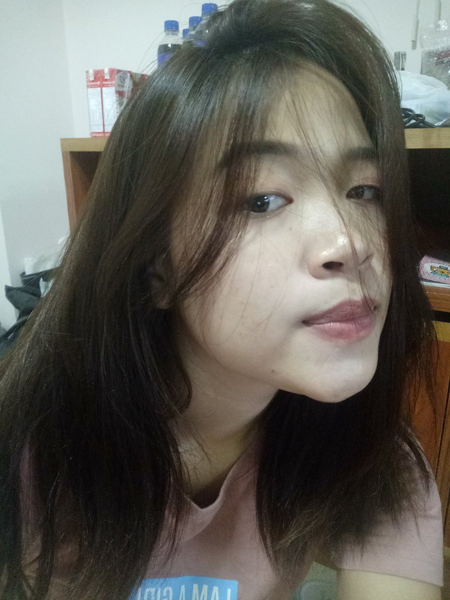i_gate18's tweet photo. ข้าได้สีอะไรของข้า. สองสีนี้ผสมกัน #เบอริน่า A39 A17 สีมันก็จะประมาณนี้ ก็ถือว่าโอเคร สำหรับคนที่ไม่ต้องการสีสว่างมาก (พื้นผมสีดำ) คือก็ดี ติดอยู่ที่กลิ่น 
#ไว้รีวิวห้ามขายของโว้ยย #รีวิวสีผม https://t.co/rYfcFsdG5d