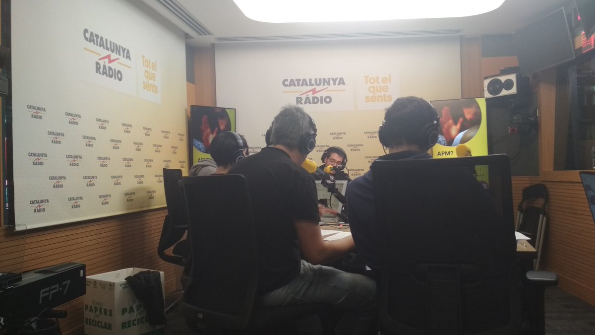 tocdhumor's tweet photo. Avui hem fet una visita als de @APM de Catalunya Ràdio! Aviat en tindreu notícies al blog. https://t.co/OKMvINQnCV