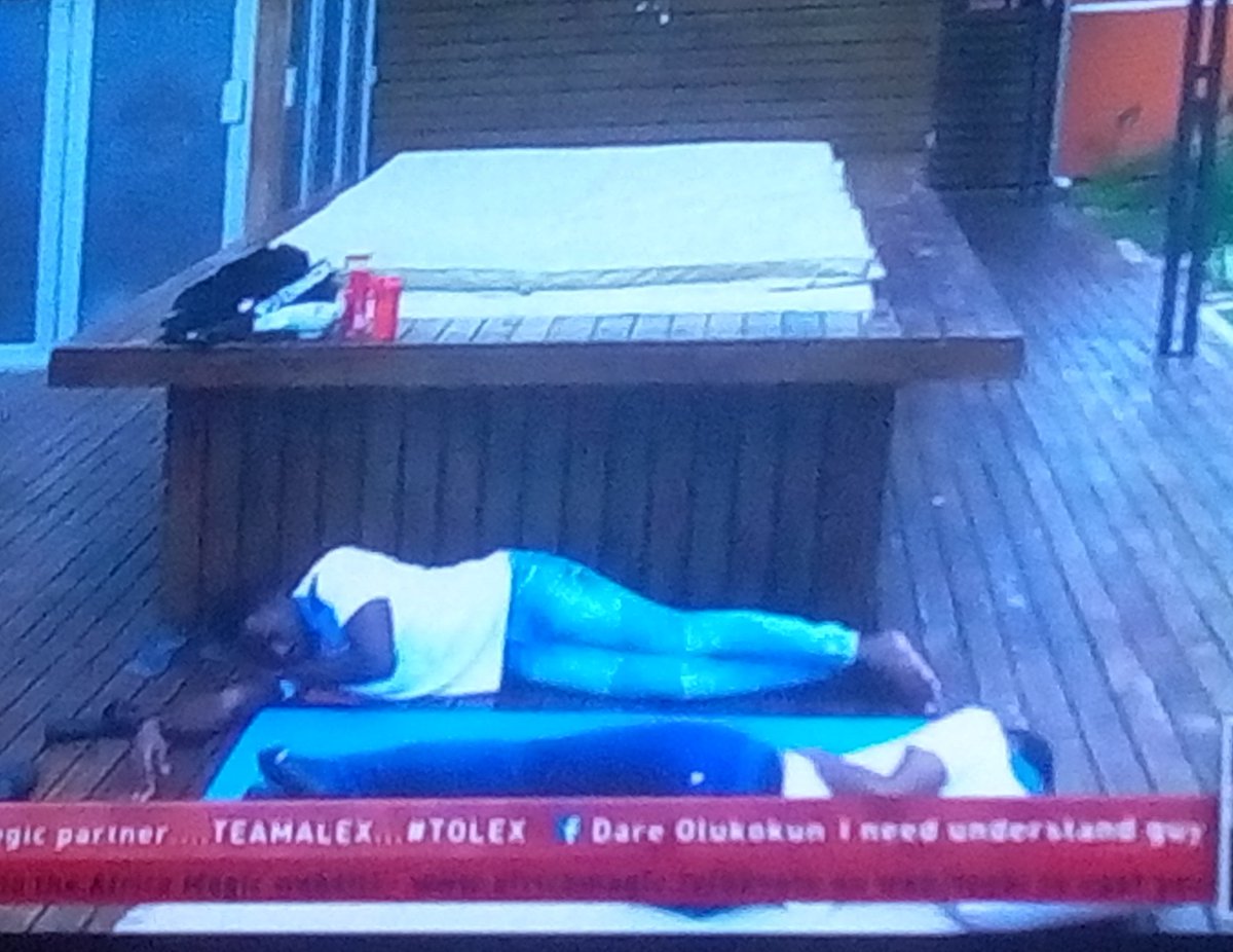 danieltudor2015's tweet image. MiTo guiding their mat like &apos;we die here&apos; #BBNaija