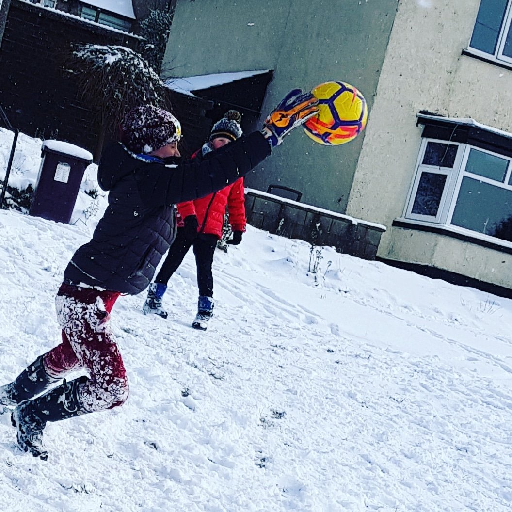 nads17686's tweet photo. @PrecisionGk @TomHeatonGK enjoying making some quality saves in the snow 👌 https://t.co/XiMNO4SSDh