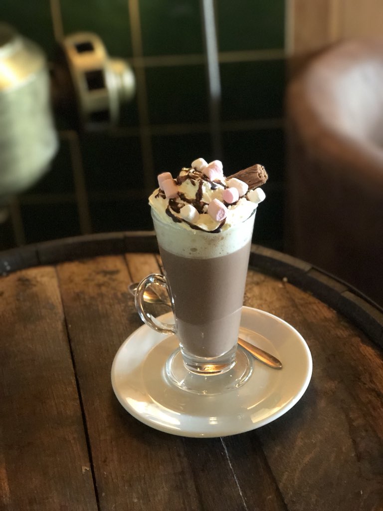 TheQueensHead1's tweet photo. Snow day? 
Join us for one of our famous #boozeyhotchocolate today! 

#ameretto #baileys with all the trimmings.
☃️❄️☃️❄️☃️❄️☃️❄️☃️❄️☃️ https://t.co/JJ44DOUv7e