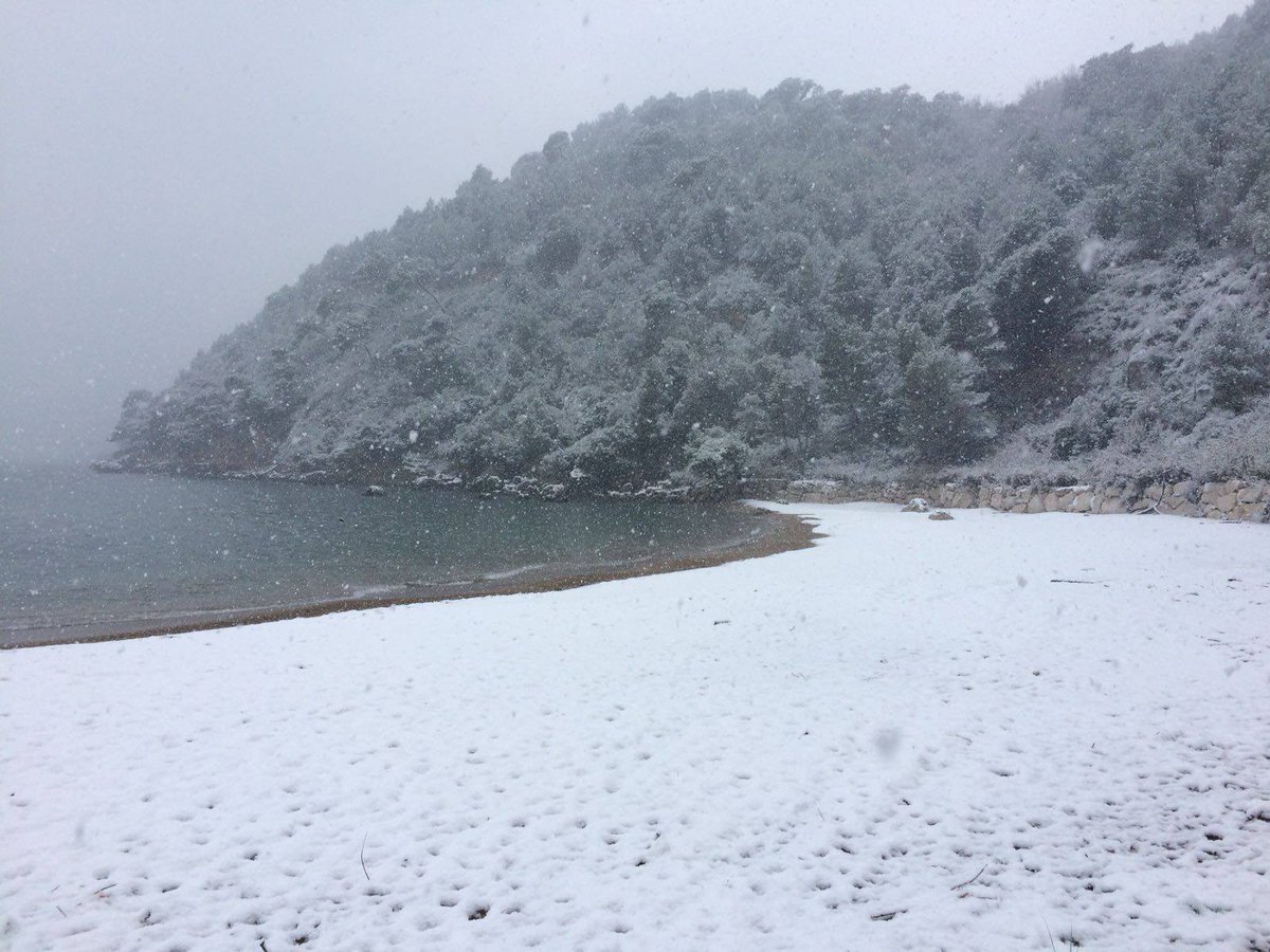 MinturnoScauri's tweet photo. un lago di montagna?? no, la #spiaggia dei sassolini di #Scauri
#Lazioisme
https://t.co/75A31aYkMb https://t.co/DSb0ewpU40