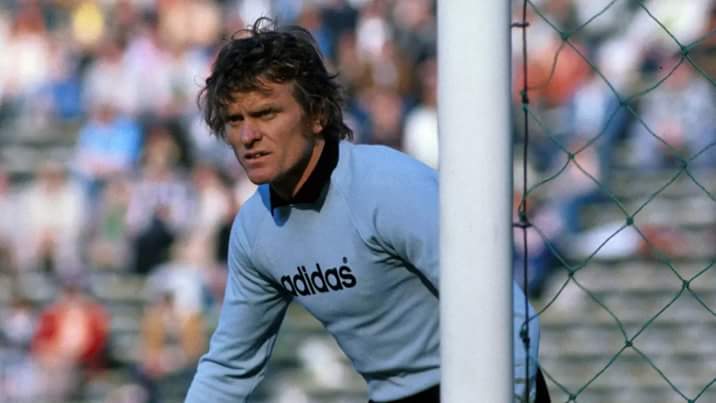    Happy 74th Birthday   to former  goalkeeper Sepp Maier 