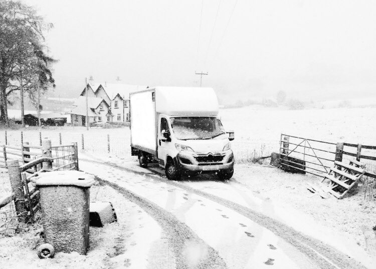 ZoomiRelocation's tweet image. So it looks like the beast from the east is making tracks across the UK now.. can you guess where our guys are today? Here’s to hoping they don’t get snowed in before the day is out 🙈🙏🏽