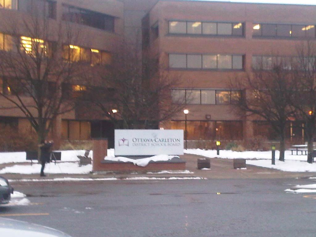 Public school board votes to censure trustee  1310news.com/2018/02/28/pub…  #ottnews https://t.co/x8I0B0xiAQ