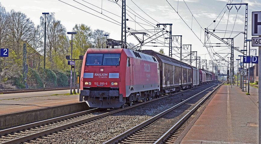 AxiansAnalytics's tweet photo. Toller Vortrag "IoT-Technologie im Einsatz bei der DB Station&amp;Service - Datengetriebenes Anlagemanagement" @DB_Presse @DB_Info @Bitkom @BitkomEvents #iot #bigdata #data #analytics #bas18 #einfachmalmachen https://t.co/7CSF1Fb0Xl