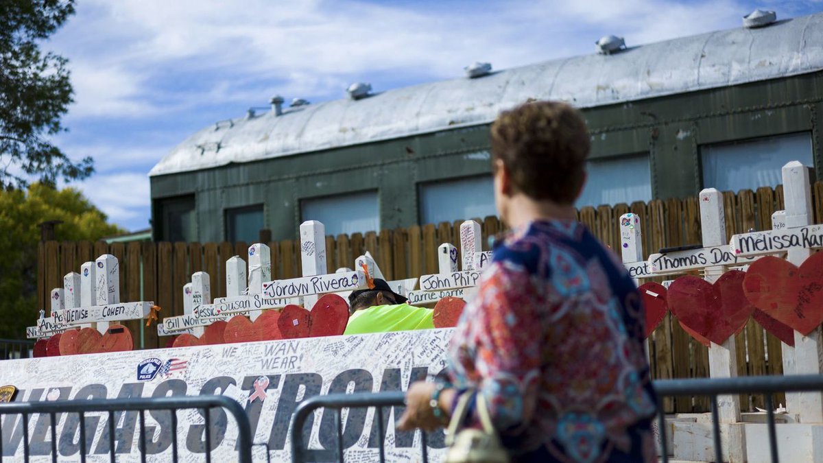 IcomOfficiel's tweet photo. Archiving grief: Museums learn to preserve memorials left at mass shootings #difficultissues | @LATimes https://t.co/GoiVK7jg3o https://t.co/TvF0bn0d7Y