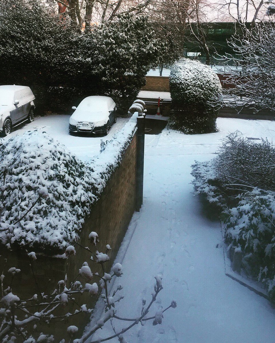 Brrrrr☃️  Don't forget that today is the last day of our 'Early Bird' promotion for Easter bookings!! If you are wanting to book your child in for non-stop fun in April, make sure you do it today! #ActivCamps #snowday2018 #londonsnow