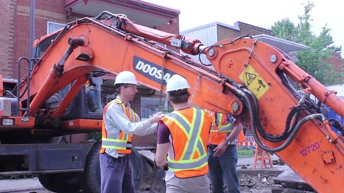 modeso_ch's tweet image. Great use case of #AR with #HoloLens giving workers x-ray vision to see utility pipes  buff.ly/2HOTUxs