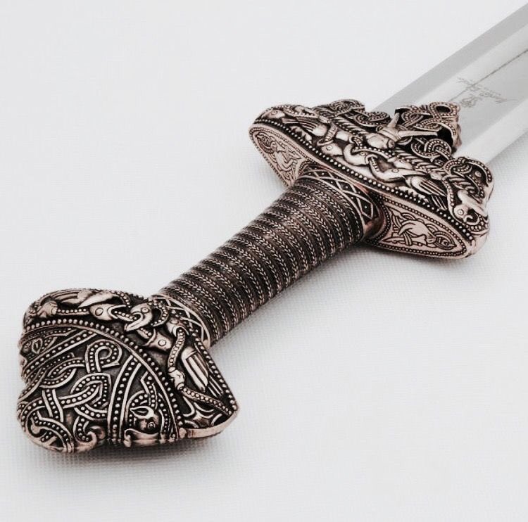 City of Glass by Cassandra Clare‘“People aren’t born good or bad. Maybe they’re born with tendencies either way, but it’s the way you live your life that matters.”’