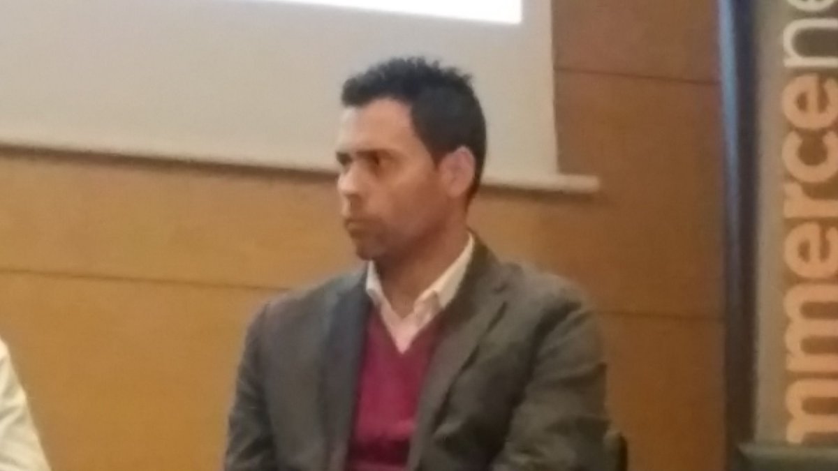 Emprenderia's tweet photo. Un gustazo ver a ex-compañeros del colegio en ponencias de gran nivel #EcommerceTourVLC https://t.co/HXBA9n5Vrm