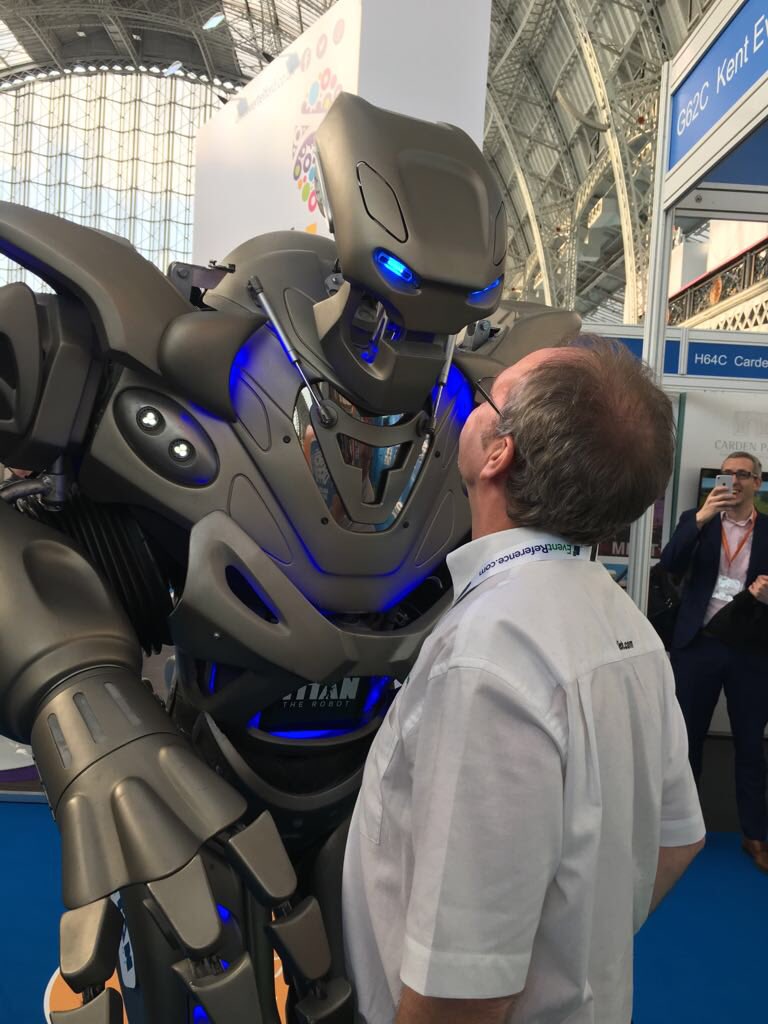 RefTechnology's tweet image. Rob may have met his match @IntlConfex #Confex18 #MyConfex #titantherobot