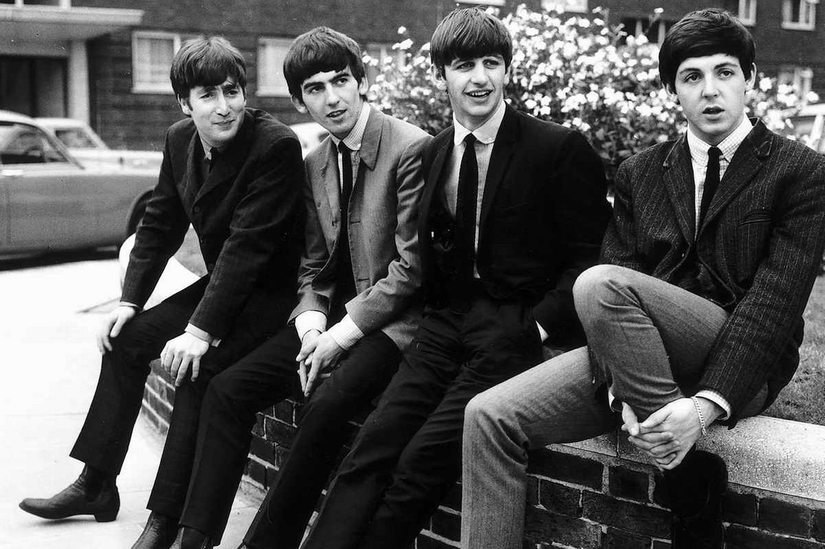 TimeTourBus's tweet photo. 1967 5th December The #Beatles open the Apple Shop. #50Years #Timetours #history #London https://t.co/wvhgkDawMk #timetour https://t.co/KDwrKRf4nT