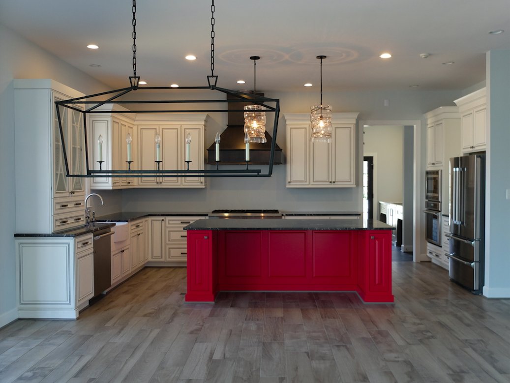 gulickgroup's tweet photo. The recent snowfall in Great Falls highlighted this new Gulick custom home's beautiful bold colors. This transitional manor home has a front porch and other touches that recall the classic American farmhouse. #GulickCustom #GulickOne #GreatFalls #Virginia https://t.co/lKZsuFUY0x