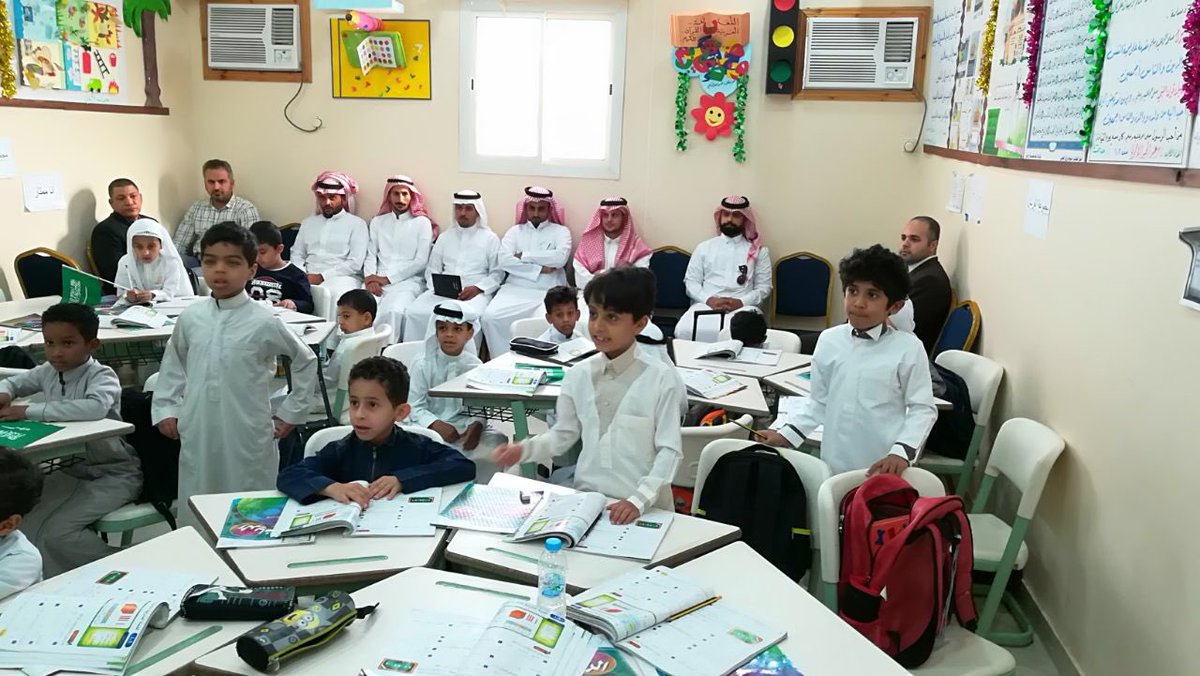 nashtynb's tweet photo. نفذ الاشراف التربوي في #تعليم_ينبع ممثلاً في شعبة الرياضيات  درس تطبيقي بحضور مشرفي الرياضيات و مجموعة من معلمي الرياضيات  في ابتدائية اجيال ينبع 
قدم الدرس الاستاذ هشام الملاح 
#التعلم_النشط https://t.co/nwmTgFzZna