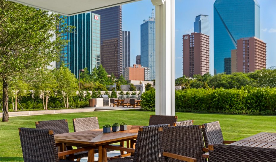 Designed for connecting with neighbors and friends, the gathering spaces at #MuseumTower reflect both elegance and comfort. #HighRiseLiving #DallasViews #DallasArtsDistrict #LuxuryLiving