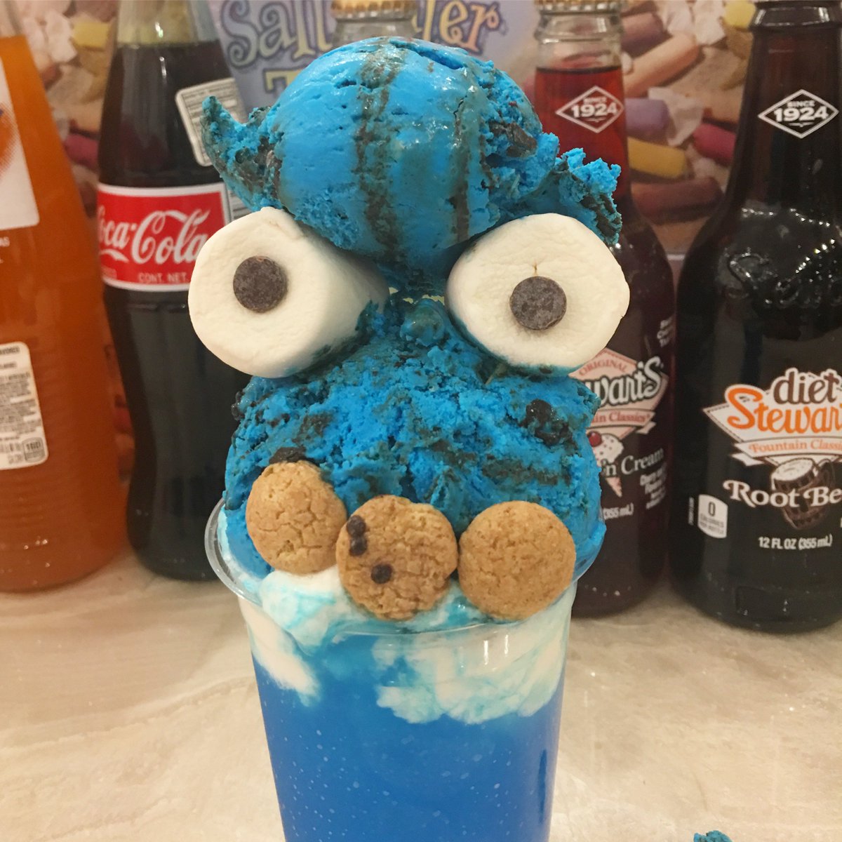 ConeyWaffles's tweet photo. Cookie Monster Shake https://t.co/HqyAFGeThu