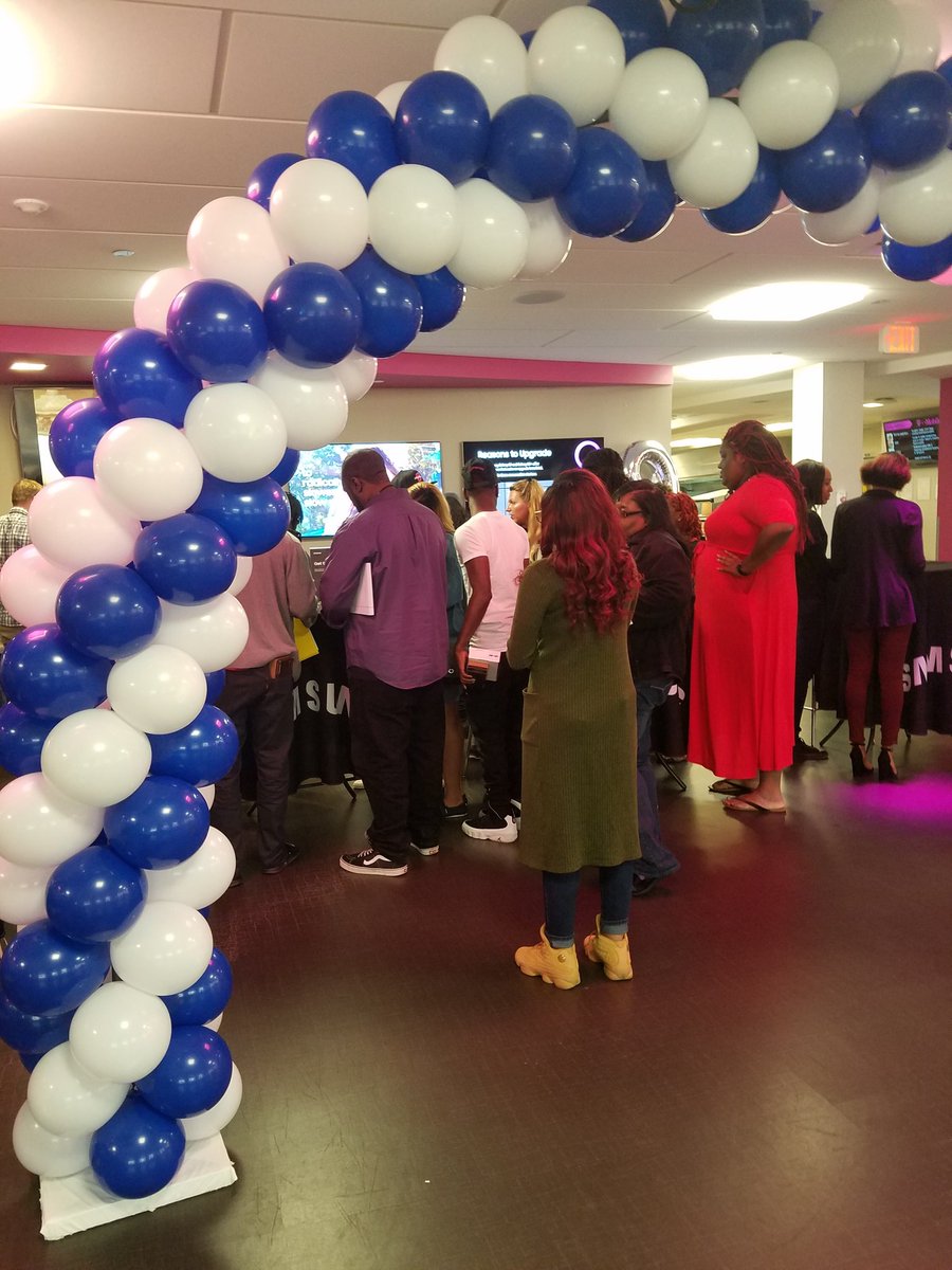 BHAM_FSM_TEAM's tweet image. TONS OF FUN at the Birmingham Al Call Center showing off S9 and S9+
Nice work Krystal and XPS Team!
#camerareimagined #superslowmo #knowhowshowhow
@thesamsungside @mjforrest @Krivs14 @JohnLegere