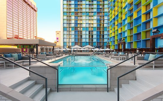 TheLINQ's tweet photo. Morning view. ☀️💙
#LINQPool #CabanaSuite #LINQLife https://t.co/BaqlFW99RO