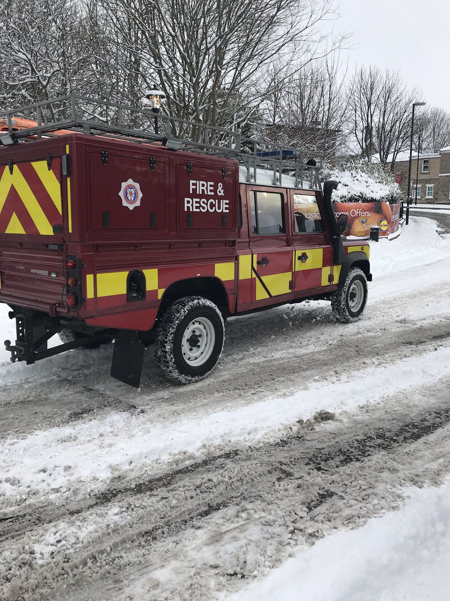 hjpnurse's tweet photo. Huge thank you to @NorthYorksFire @NYFRS_Rich for assisting one of our nurses this morning so she was able to access our diabetic patients in outlying villages ❄️ @SouthTees #districtnursing #rural #snowday https://t.co/aoUCKYhJCX