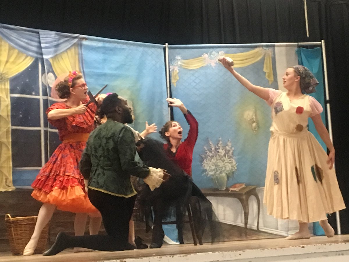 Ballet for Children was a hit with audiences at Buchanan Elementary and JK Haynes Charter School.  BFC brings the message of healthy eating and exercise through a humorous and engaging "Cinderella, Healthy Ever After"