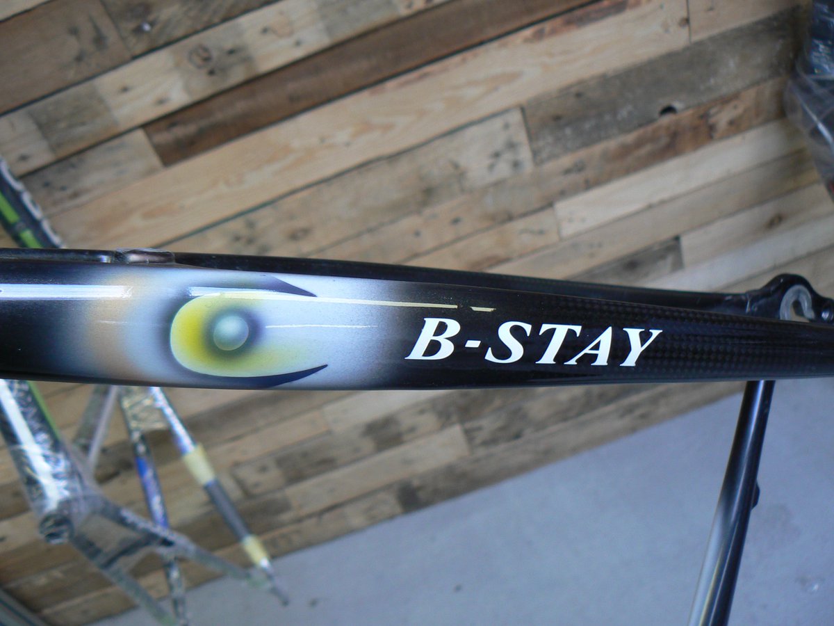 A repair to the non drive side seatstay on a Colnago C40 Mapei Edition. Cosmetically the weave needed to match and blend in with the original, and then the airbrush work needed to go on top of that. #Colnago #carbonbikerepair #rawcarbon #carbonfibre #carbonrepair #bikeporn