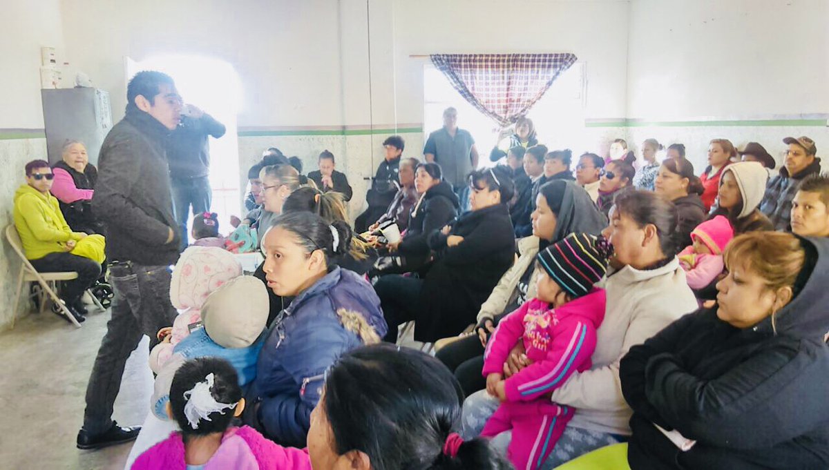 chumel_galvan's tweet photo. Seguimos trabajando en asambleas comunitarias con el Plan de expansión 2018  para la instalación de Comedores Comunitarios #TeInvitoAComer #TeamChihuahua https://t.co/xFn29nU2xD