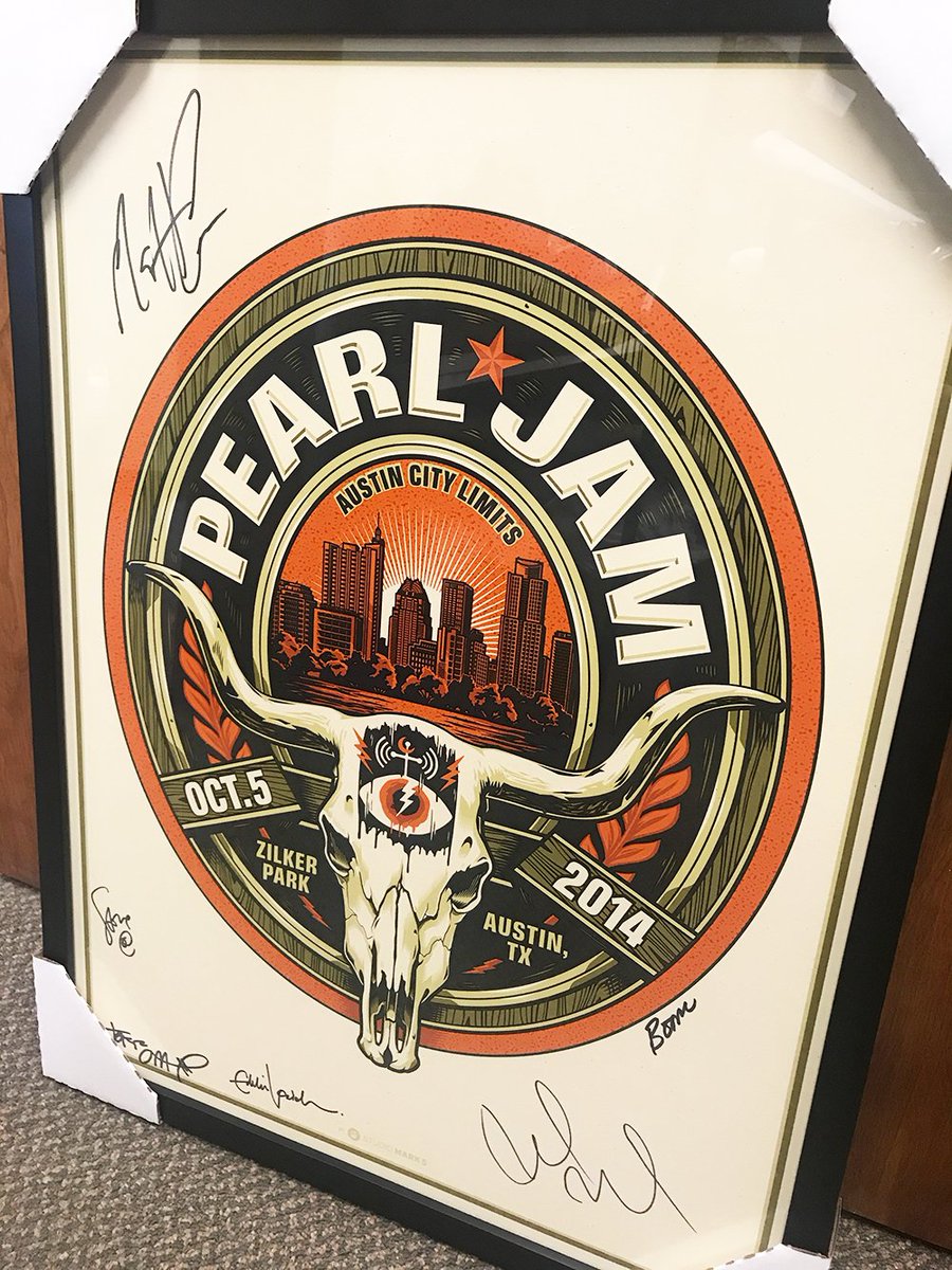 davishousecac's tweet photo. RARE Autographed @PearlJam show print has just been added to the auction! --> https://t.co/MVdYFh9kTk  You won't get a chance to bid on this anywhere else! You don't have to be present to win. Don't miss it! #PearlJam #ButtonBall2018 #NIMBY https://t.co/4aM2CsrMph