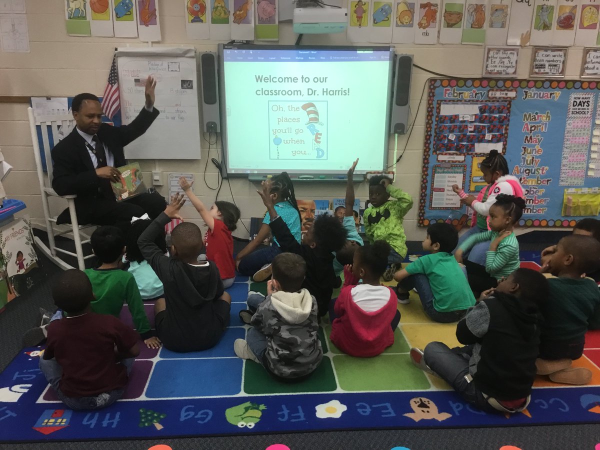 HarbisonWestEl's tweet photo. Thank you Dr. Harris for reading to Ms. Ross-El's classroom for #ReadAcrossAmericaWeek! #HWES #BelieveGrowSoar #PrideIn5 #LR5Reads @LexRich5Schools @_MRH2016 https://t.co/Cq9OWvGCsC