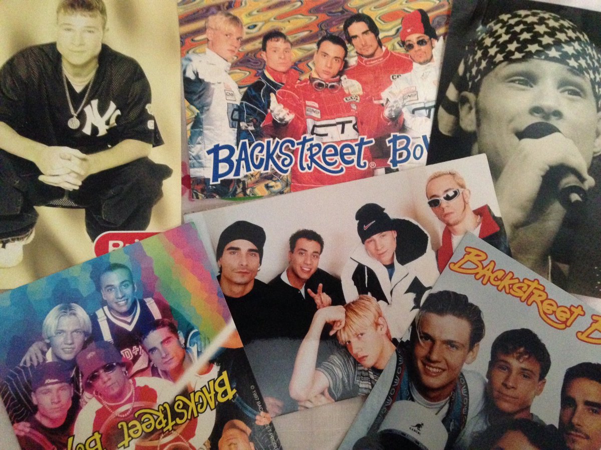 Cotecita_Carter's tweet photo. Ordenar la pieza en vacaciones y encontrarse con estos tesoros de fotos no tiene precio! Quรฉ orgullo se siente el seguirlos por tantos aรฑos! โค๏ธ @backstreetboys โค๏ธ #VacationsDays #BackstreetBoysFan #ProudFan #PartOfMyCollection #ProudFan #ktbspa https://t.co/O77RFHwQNO