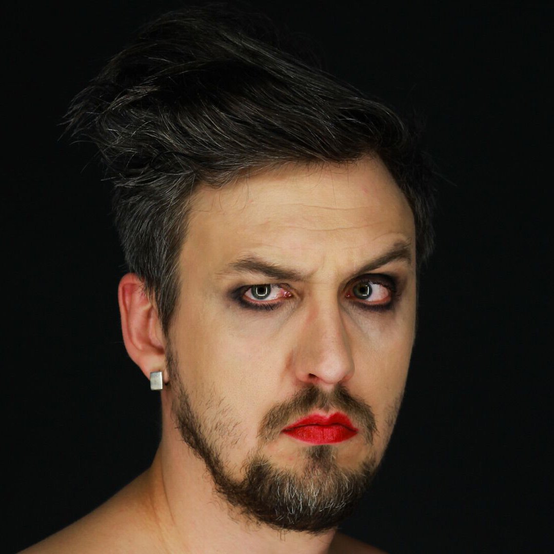 Vēl viens <a href="/staroriga/">Staro Riga</a> #Dattack viesis ir multimediju mākslinieks no Igaunijas Taavi Varm. VIņa #portfolio ir vairāki iespaidīgi darbi, par kuriem viņš stāstīs klātienē un par kuriem ir vērts uzzināt vairāk. Nenokavējiet!