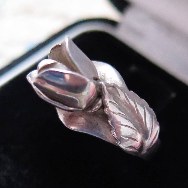 RummageRooms's tweet photo. Stunning Danish Rosebud ring, for sale on Etsy. https://t.co/7aGD4c82pV https://t.co/Z8nKti1M3O