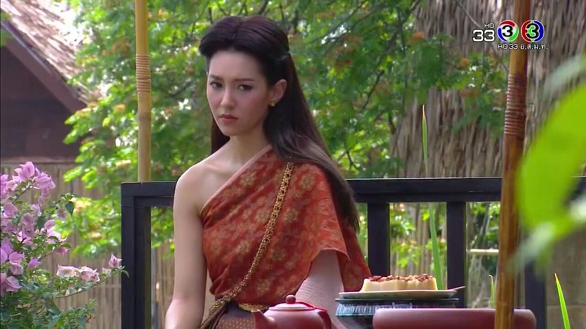 kajoudraider's tweet photo. นี่มองว่านางปกตินะ  เเต่เพราะคนรอบข้างดูเรียบร้อยไปหมด นางเลยดูดีดอยู่คนเดียว 55

#บุพเพสันนิวาส https://t.co/jvAUJiilqb