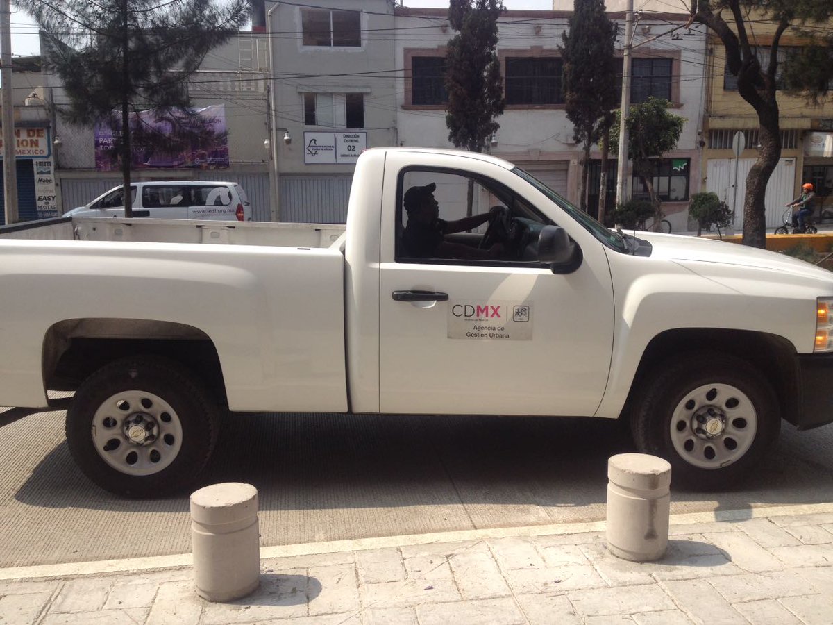 RedGpeTepeyac's tweet photo. JAIME SLOMIANSKI AGUILAR @JSlomianski @AGUCDMX NOS MUESTRA AUTORIZACION FIRMADA POR EL JUEZ OCTAVO FEDERAL EN MAT ADMINISTRATIVA SILVA Y LA DE @SEMARNAT_mx PARA DESMOCHAR LOS ARBOLES DE #CALZADAMISTERIOS 27 Y 28 DE FEBRERO 2018 @CJF_Mx @PAOTmx @CancinoPAOTmx @PGR_mx @adn40mx https://t.co/cWzqOImMQ5