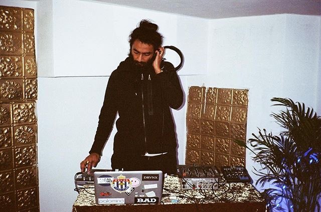 mypandashallfly's tweet photo. DJing at Saeed Mohammad Al Gandi's palace (@blueturtleoasis) last month. Thanks for the laptop &amp; controller @nzhingamusic 🙈

#djinglife #traktor #asianmodel #amck #amckmodels #malemodel #bearded #beards #bearded #beardy #asianmodel #asianmale #topknot #palace #black #laptopdj https://t.co/M1F9n89lxX