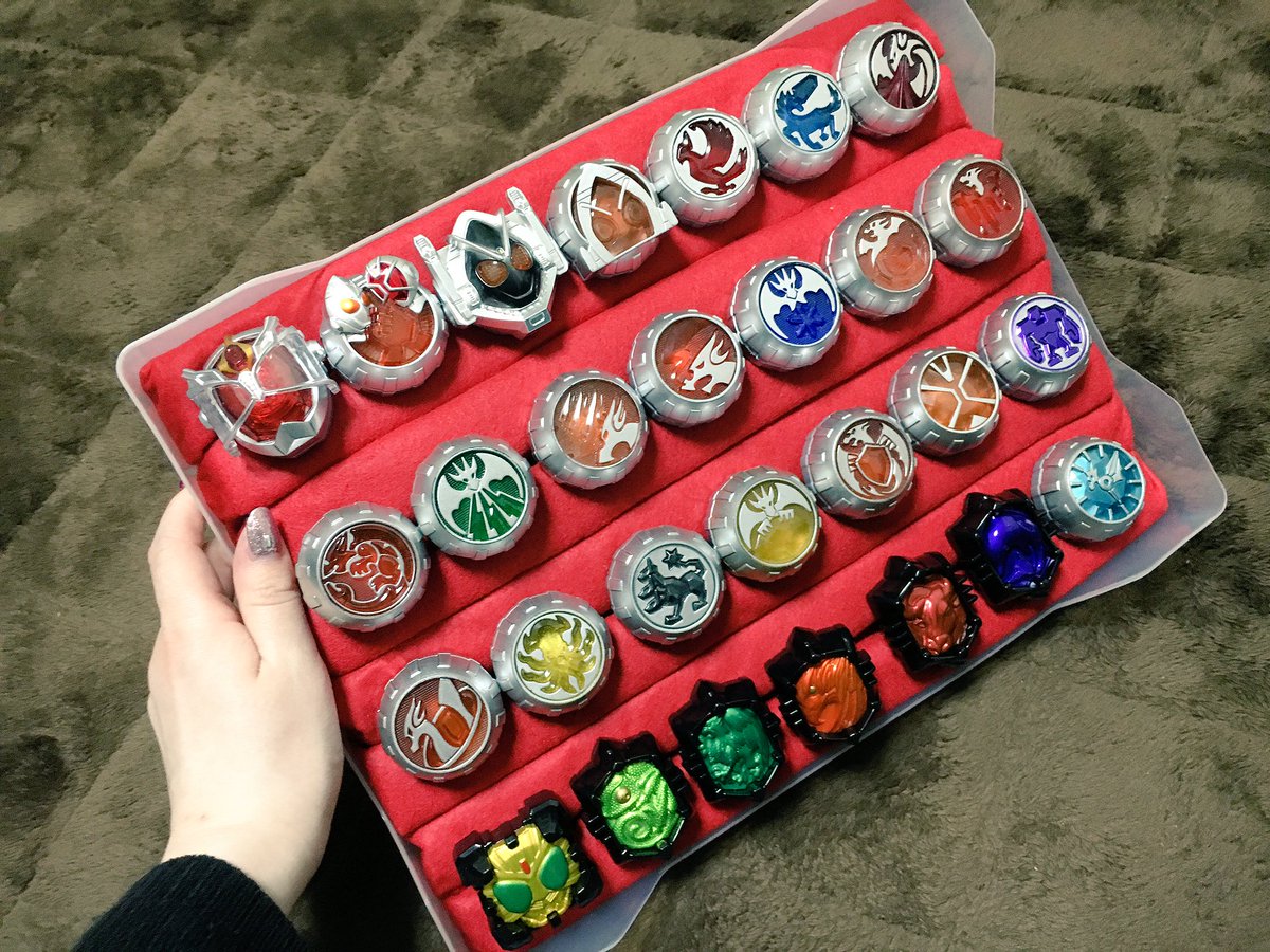 ルイ ウィザードリングたくさん買ったから収納するものを探してたら 100均のa4の書類ケースでいい感じに収まってくれた