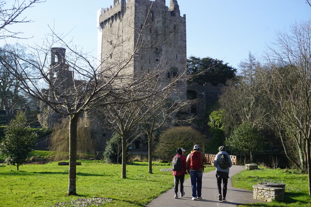 linkacademy_'s tweet photo. Add Blarney Castle to our list of explored places on #IreLink☘! We explored the castle, the grounds, and even got to kiss the blarney stone which is supposed to give you eloquent speech! https://t.co/UOEuCSdSrR