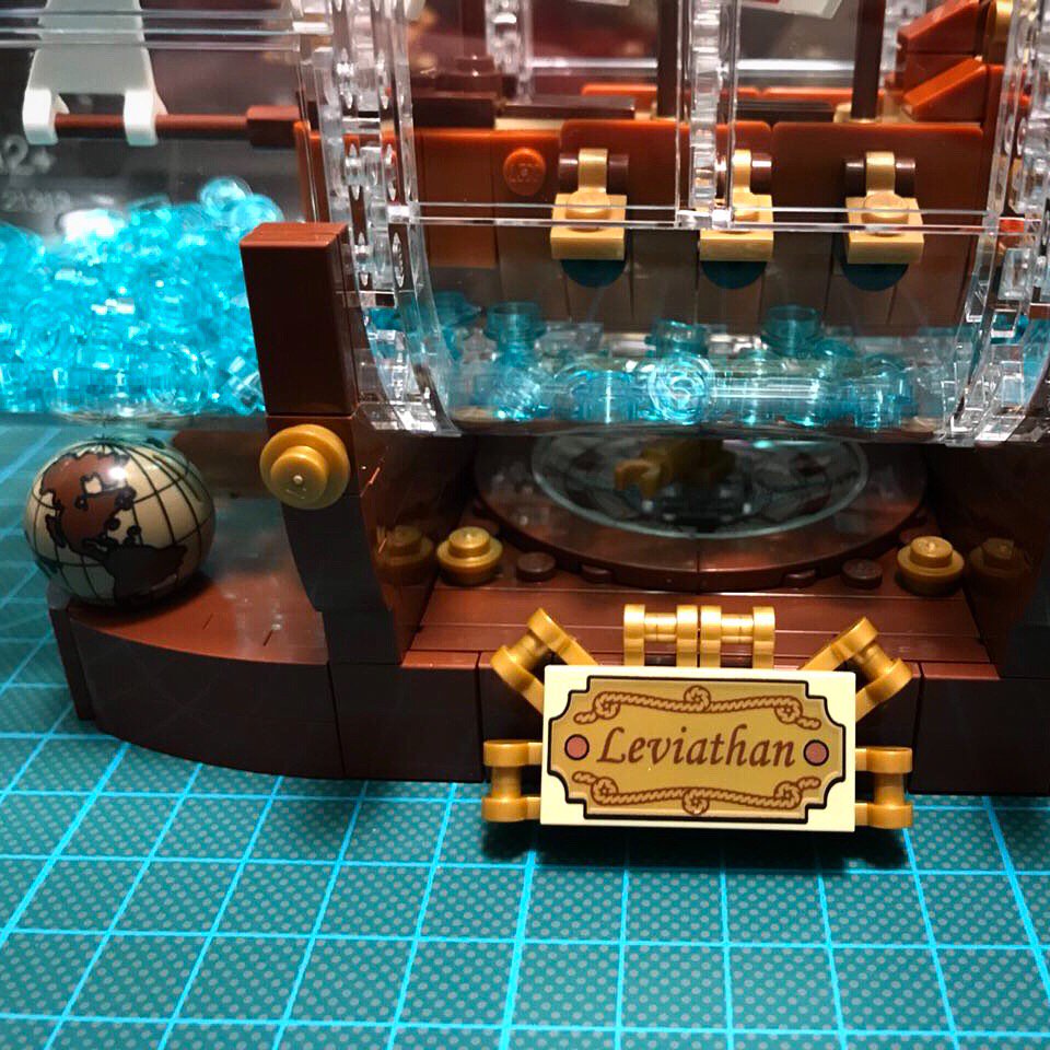 Fanacea_it's tweet photo. 15 uomini sulla cassa del morto... e una bottiglia di @LEGOIdeas ! 😍 #LEGO https://t.co/p6okeWxNLW