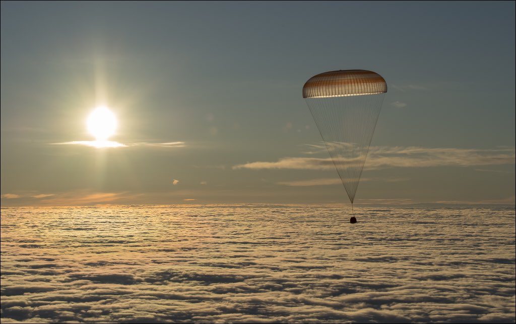 ingallsimages's tweet photo. Expedition 54 crew @AstroAcaba, @Astro_Sabot, and Alexander Misurkin land in Kazakhstan. https://t.co/83ySfiPf6Y https://t.co/CnAN9Qbdn7