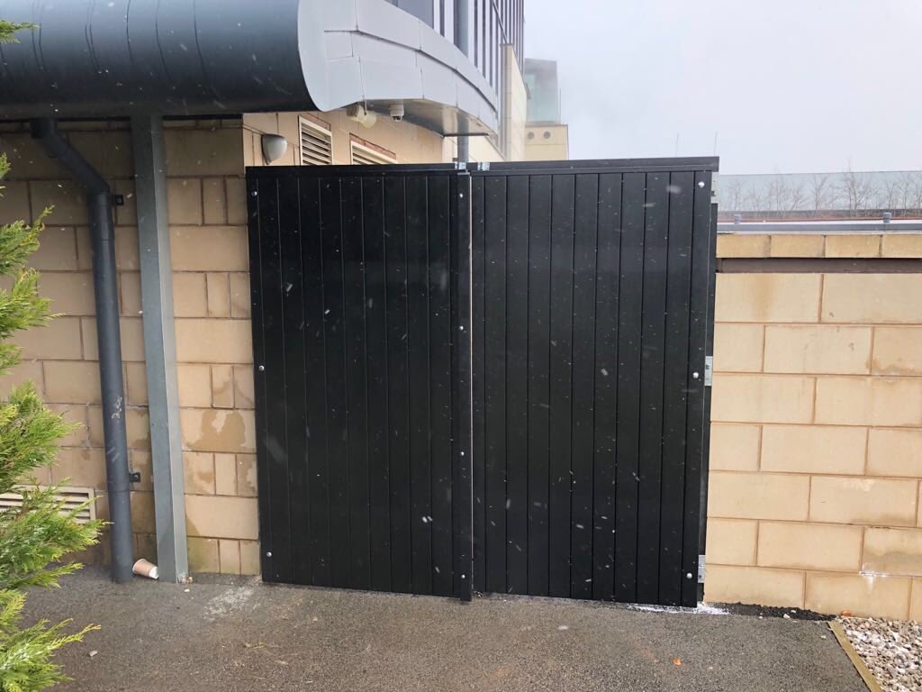 roytonbuilders's tweet photo. No snow here... need your big coat though! ❄️New composite gate fitted @HaleCountryClub #commercialbuilders https://t.co/cr3G6KpAEF