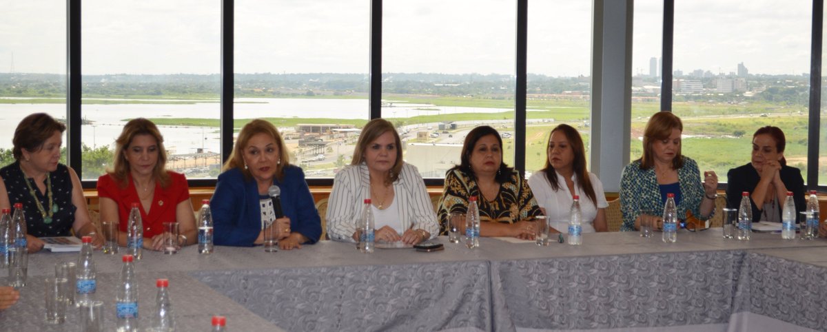 SenadoresPy's tweet photo. #AHORA El Grupo Impulsor por la Paridad Democrática (GIPD), junto a senadoras impulsoras, realizan una conferencia de prensa para presentar la campaña que impulsa el tratamiento legislativo y la promulgación parlamentaria del Proyecto de Ley de Paridad Democrática #SenadoPy https://t.co/UKibNrFyv3