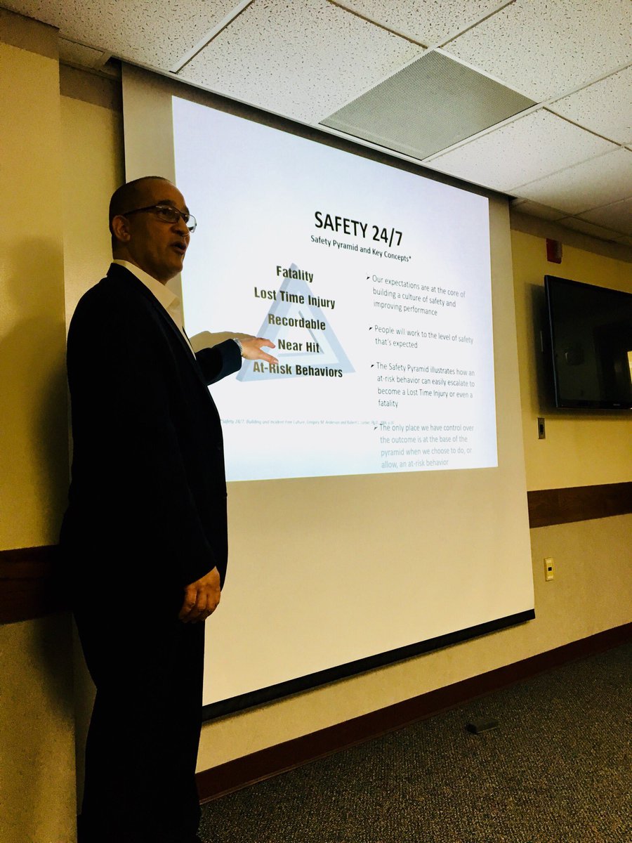 MatthewWGilbert's tweet photo. @EricDecoudUPS introducing the 11 Step Process to Chesapeake South. Looking forward to the strong results https://t.co/gkgqP2I6xj