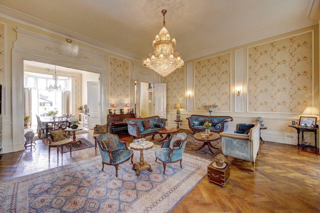 UKSIR_'s tweet photo. A rarely available and unique first floor stucco-fronted apartment located moments from #HydePark on Westbourne Terrace, W2. £5,250,000. Contact Shereen +44 7525595520
#LIVESothebys #SothebysRealty #LuxuryRealEstate #RealEstate #LuxuryListing #LuxuryLifestyle #PropertyNews https://t.co/vxIEA48yY7