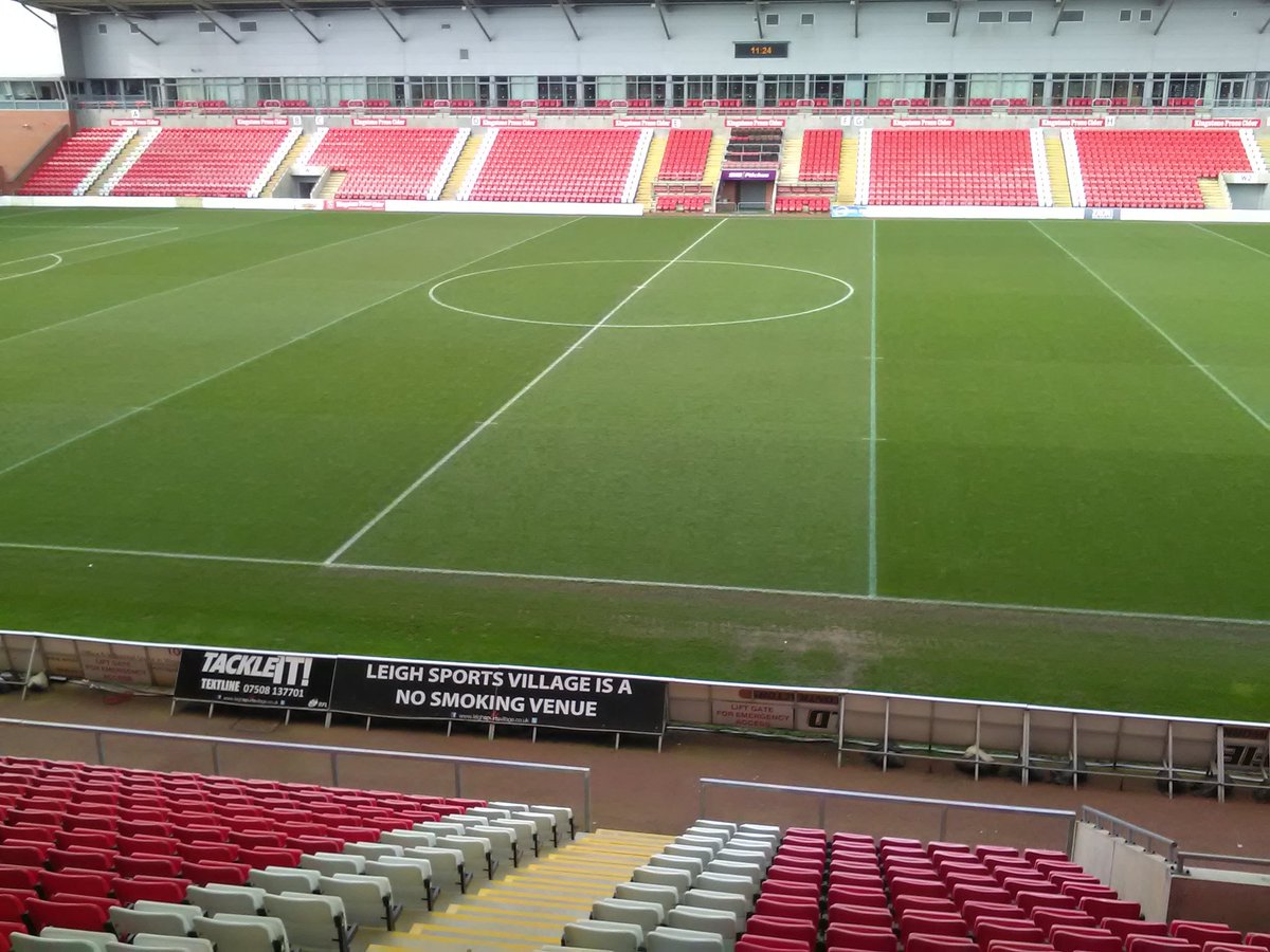 KeithPorter1964's tweet photo. Thanks to the lads for the efforts today after game lastnight game onto football tonight rugby tomorrow rugby Sunday pitch coping well good feed program @Aitkens_turf  Growing Solutions TLS lighting https://t.co/c0XOcDxH0d