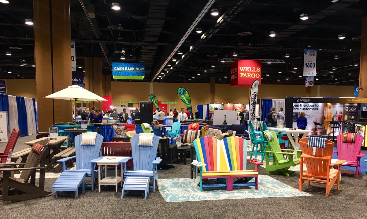 CrPlastics's tweet photo. We are all about the bright colors this #NMGPrimeTime #nationwideprimetime @imediatube https://t.co/2SllvieNsM